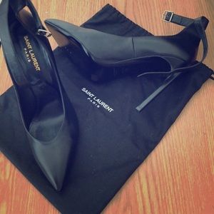Women’s size 10 EU size 40 Saint Laurent pumps.